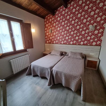 Pensión Ribadiso Arzua Bagian luar foto