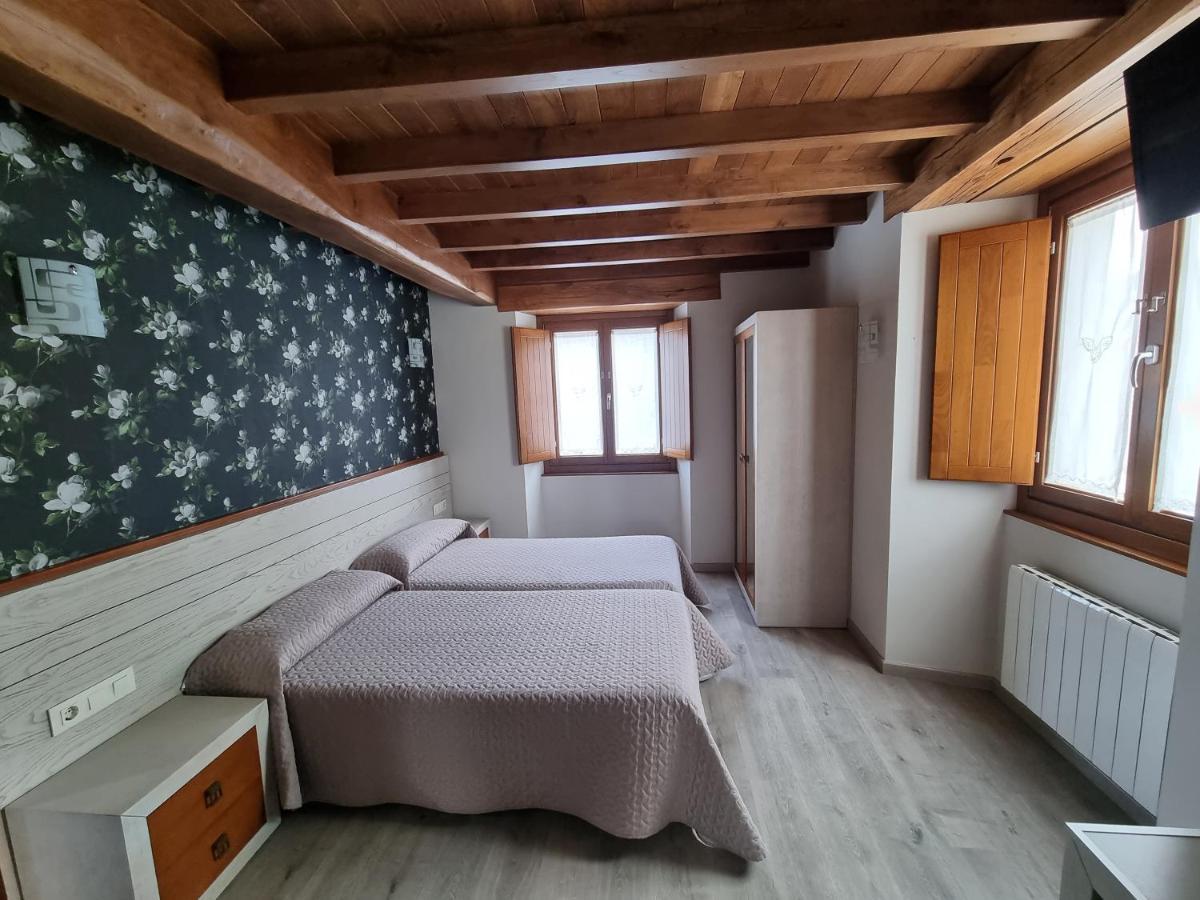 Pensión Ribadiso Arzua Bagian luar foto