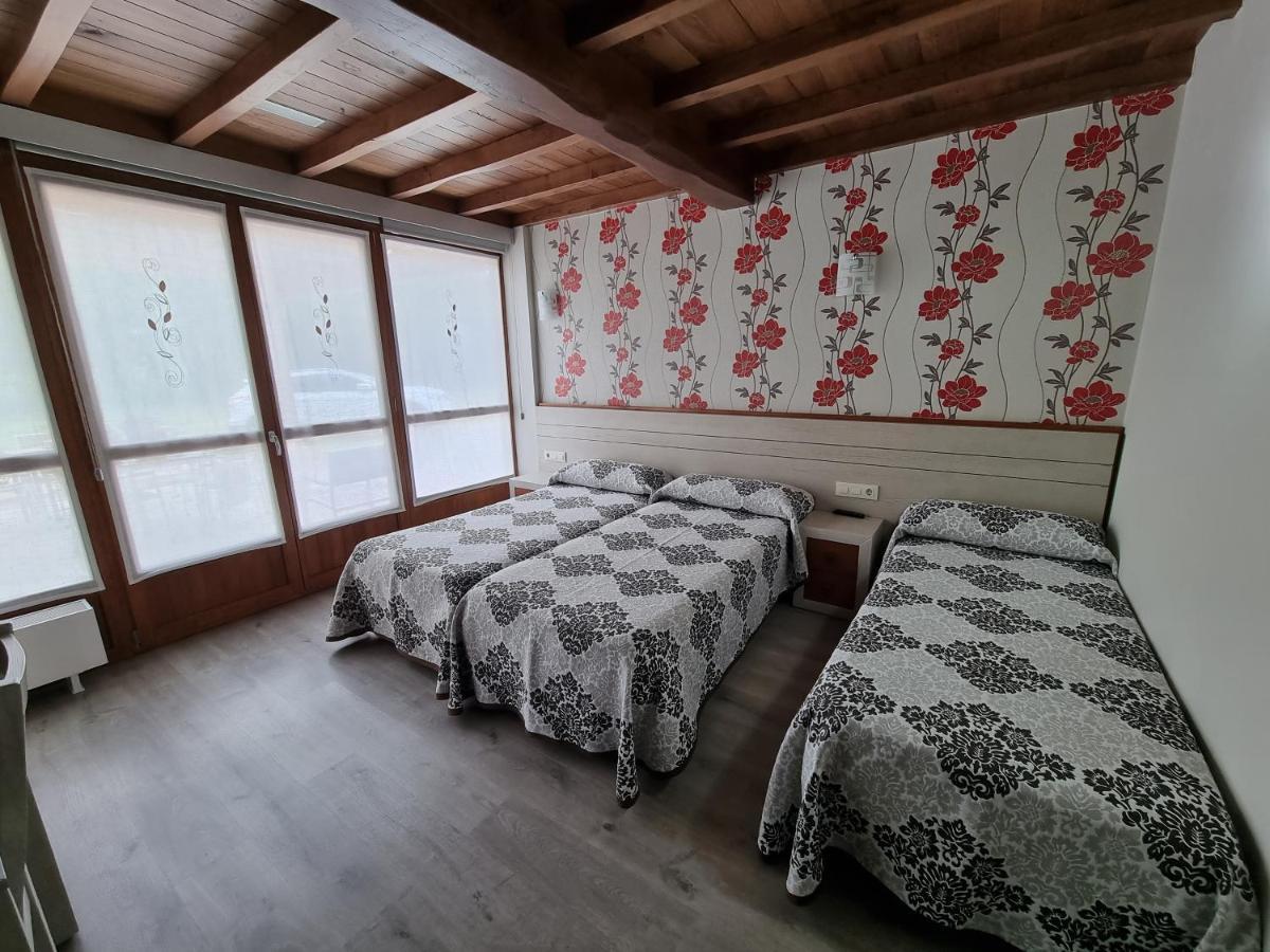 Pensión Ribadiso Arzua Bagian luar foto