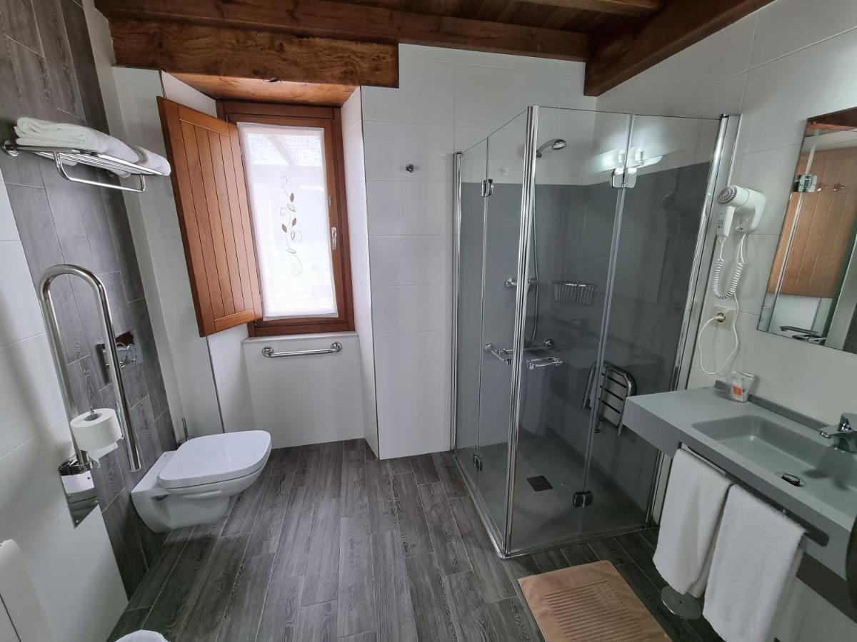 Pensión Ribadiso Arzua Bagian luar foto