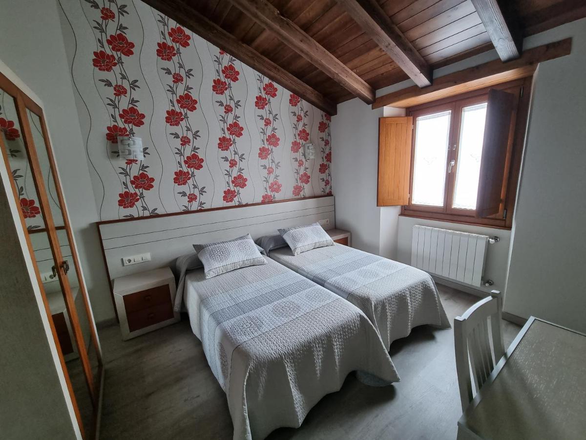 Pensión Ribadiso Arzua Bagian luar foto